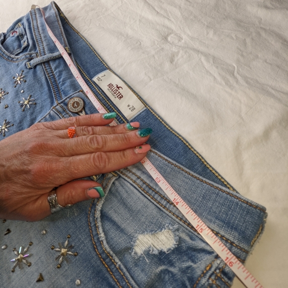 ☀️Hollister EUC Starburst distressed jean shorts 28W Junior 7 blue cutoffs - Picture 10 of 13
